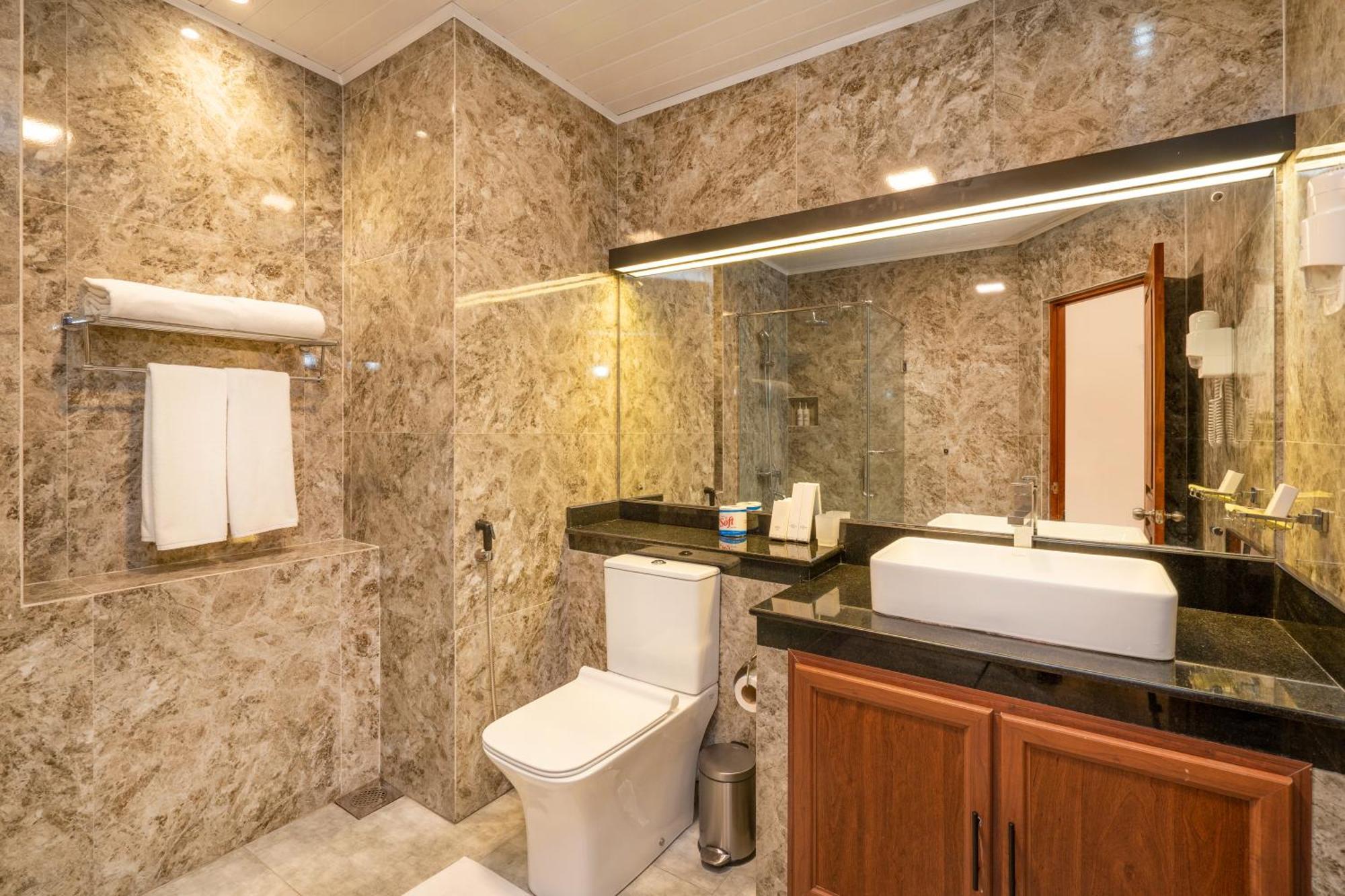 Kandyan Reach Hotel Kurunegala Luaran gambar