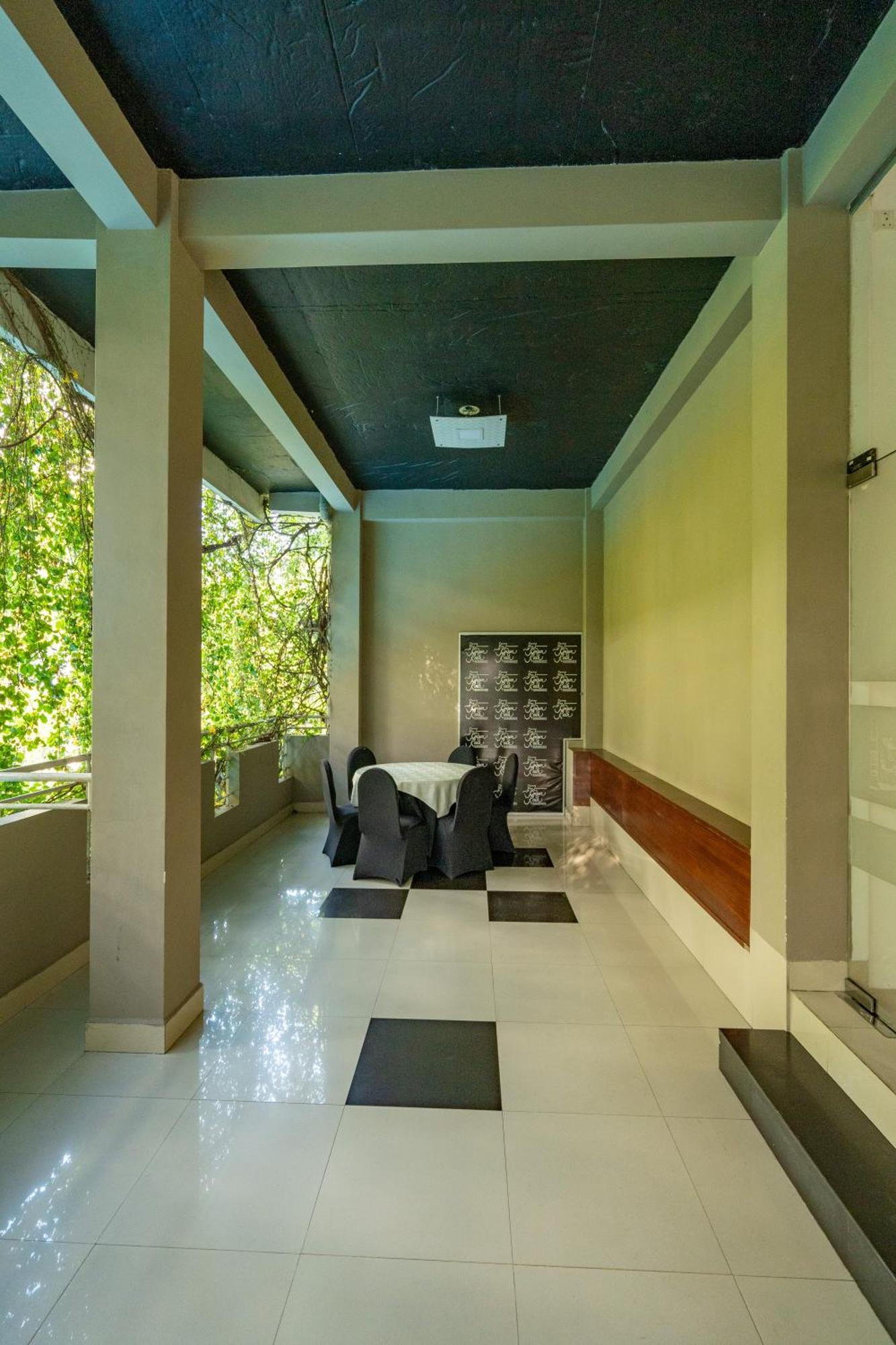 Kandyan Reach Hotel Kurunegala Luaran gambar