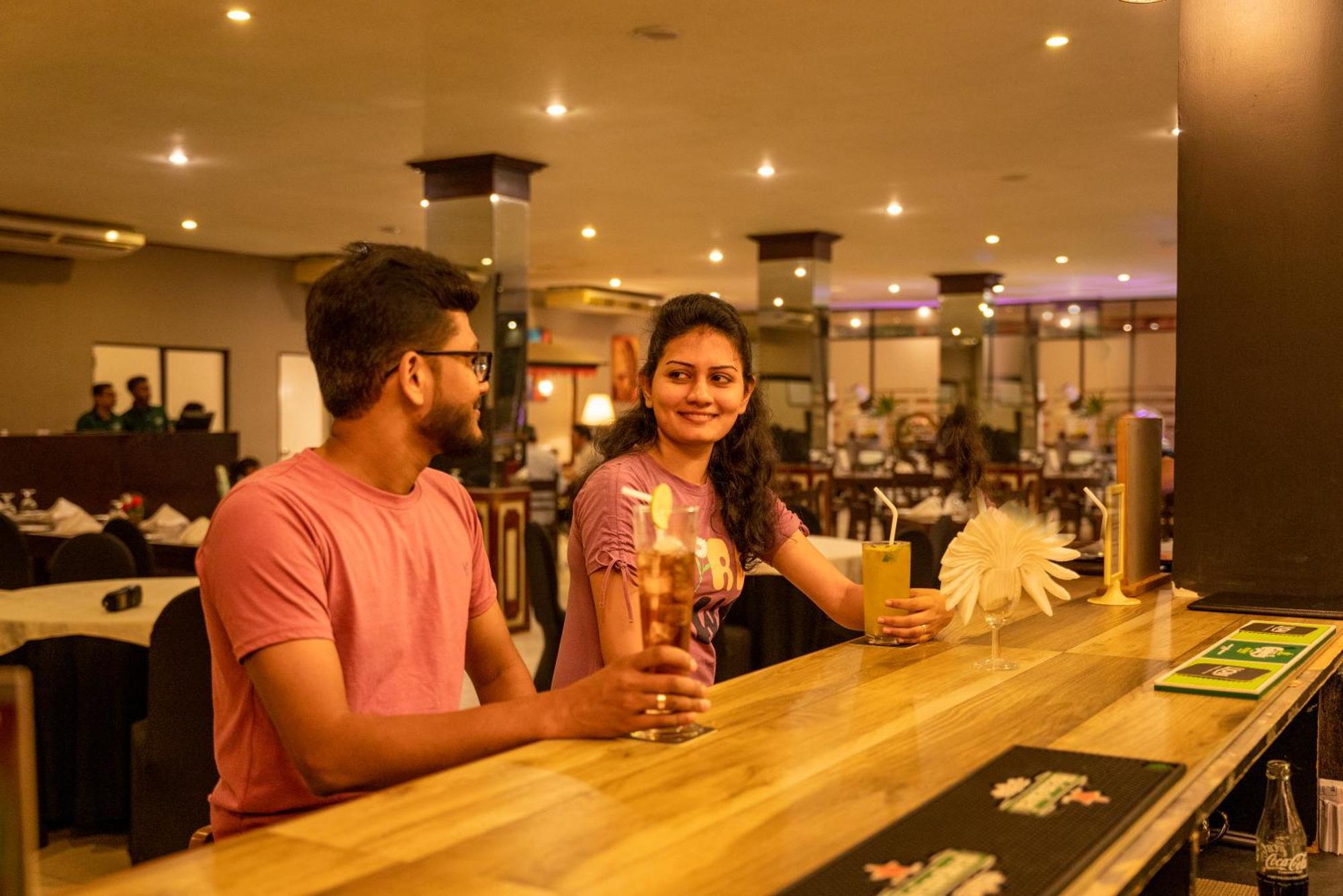 Kandyan Reach Hotel Kurunegala Luaran gambar