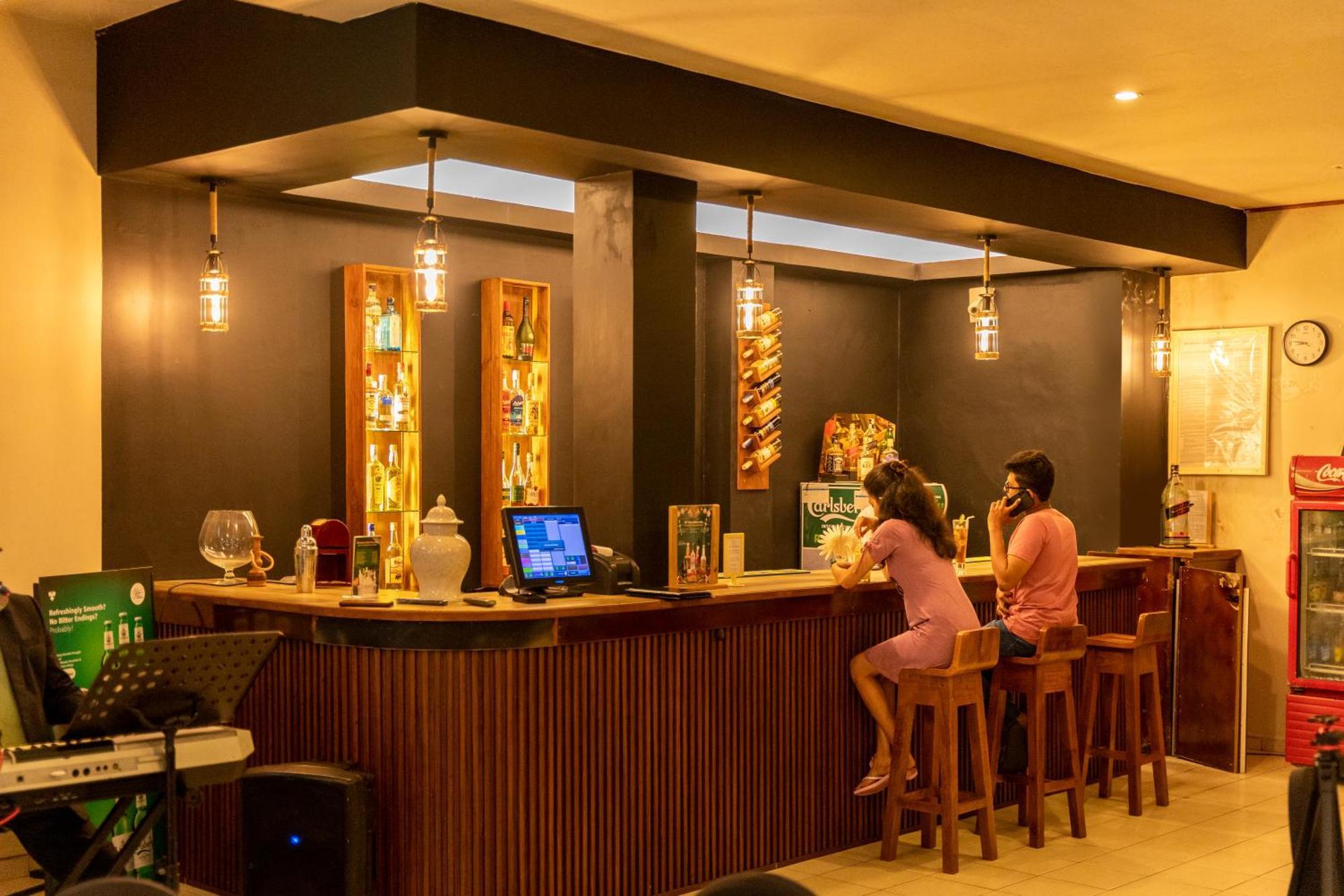 Kandyan Reach Hotel Kurunegala Luaran gambar