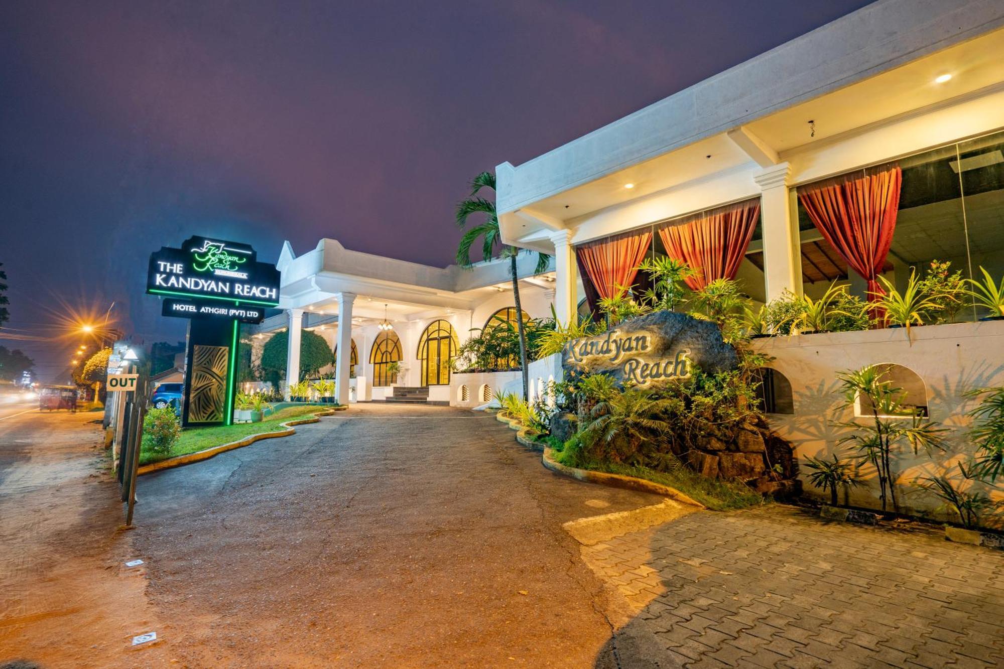 Kandyan Reach Hotel Kurunegala Luaran gambar