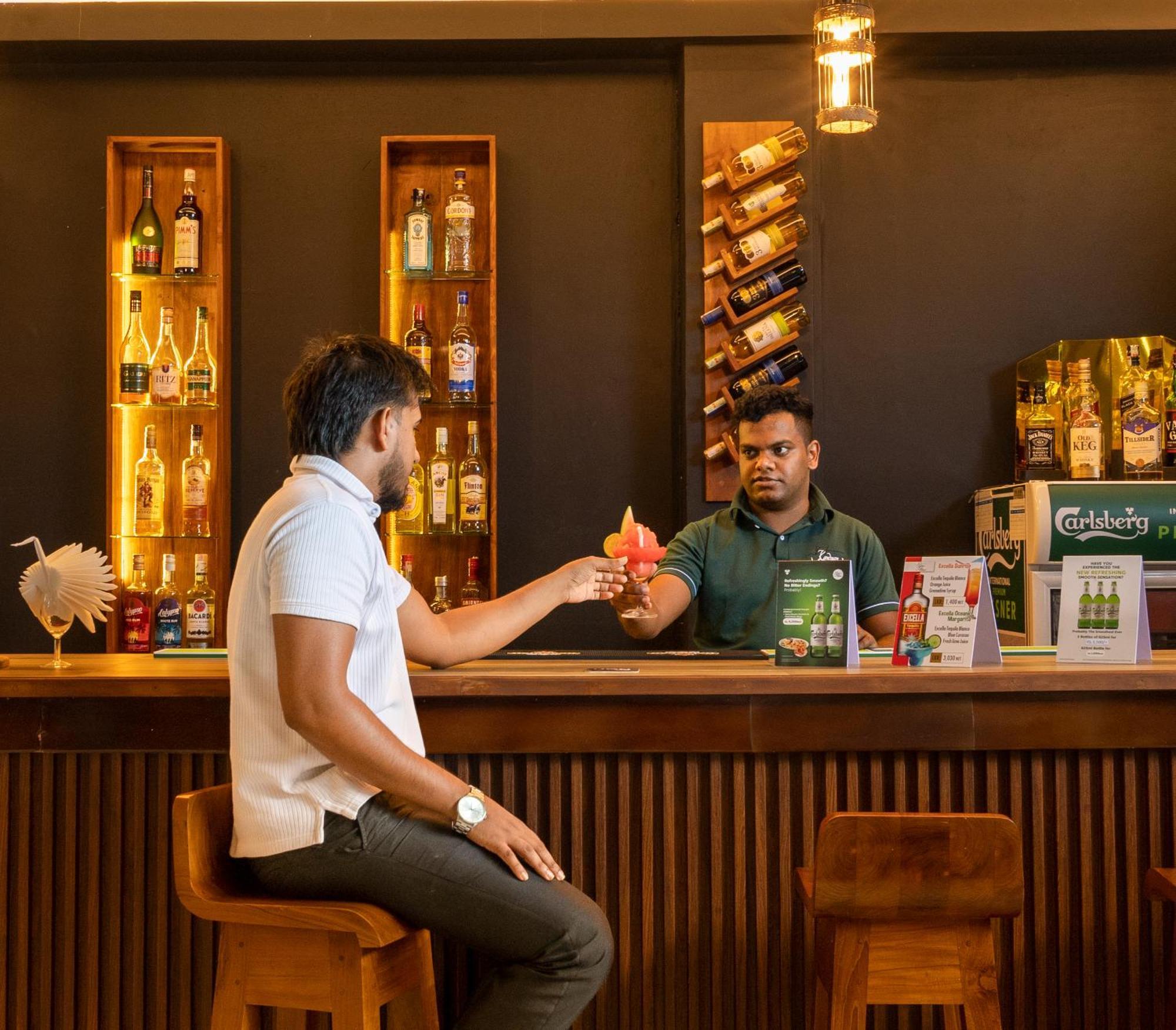Kandyan Reach Hotel Kurunegala Luaran gambar