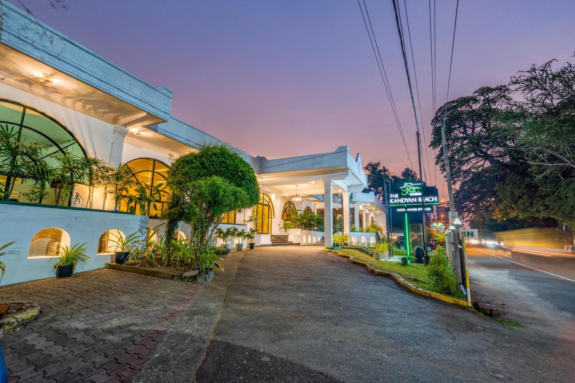 Kandyan Reach Hotel Kurunegala Luaran gambar