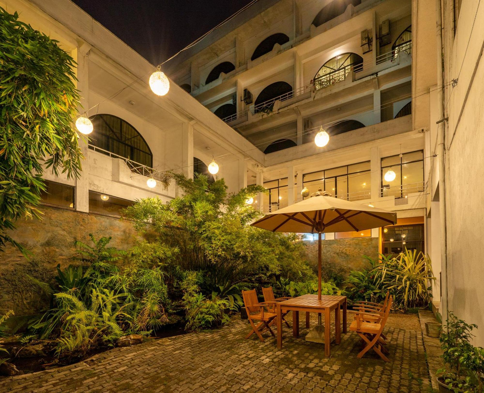Kandyan Reach Hotel Kurunegala Luaran gambar