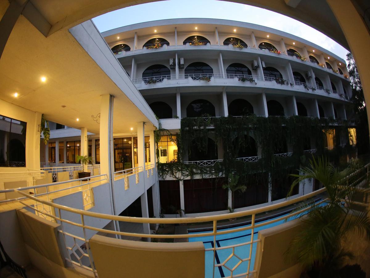 Kandyan Reach Hotel Kurunegala Luaran gambar
